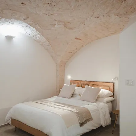 Dimore Bianche, Santa Chiara * 푸티냐노